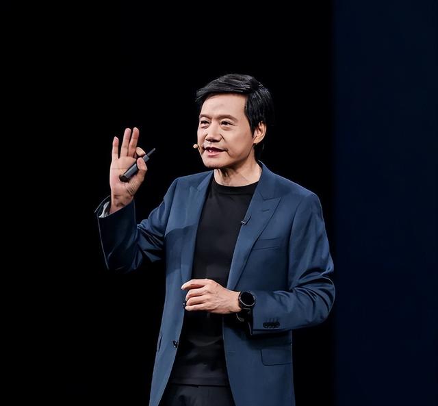 风向变了？官媒接连锐评，没给雷军留一丝体面，董明珠话有人信了