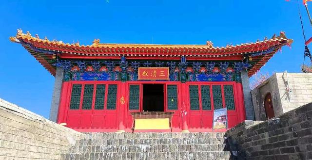到河北张家口登鸡鸣山