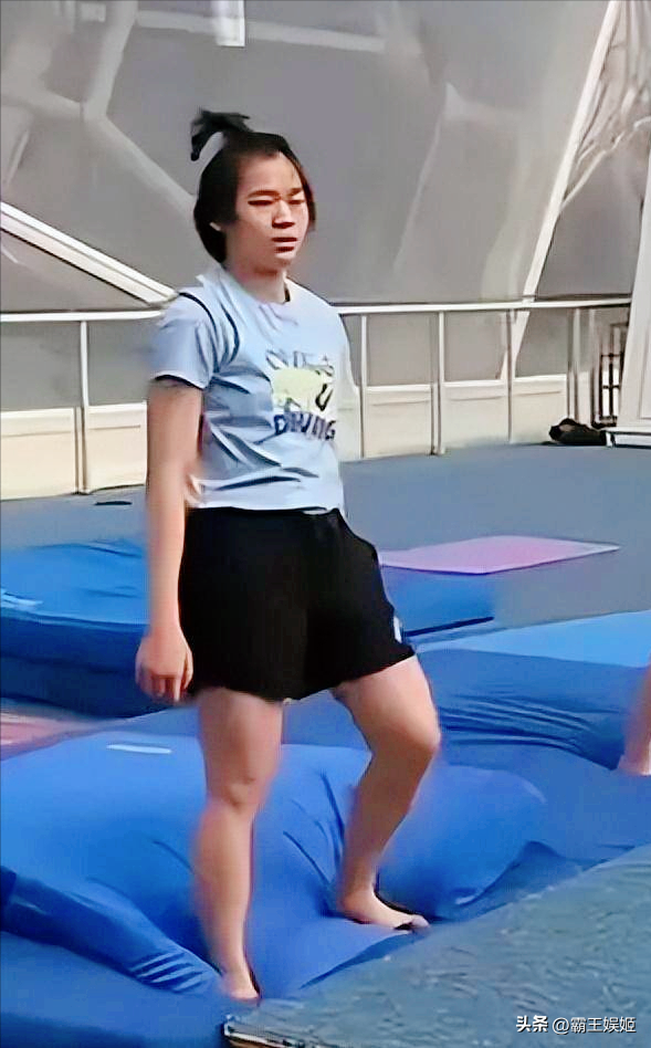 不到24小时，央视3次点名全红婵，冠军背后，竟是这般光景？