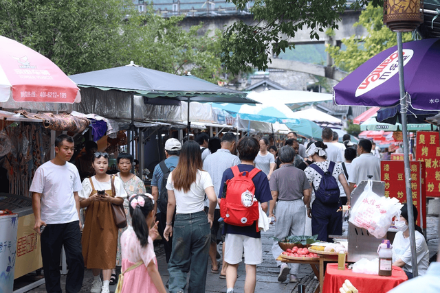 文旅项目陷“倒闭潮”？花20多亿打造古城，游客不买账亏损超10亿