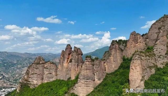 重走长征路—“红色圣地·千年药乡”2025宕昌（南河）首届健康跑