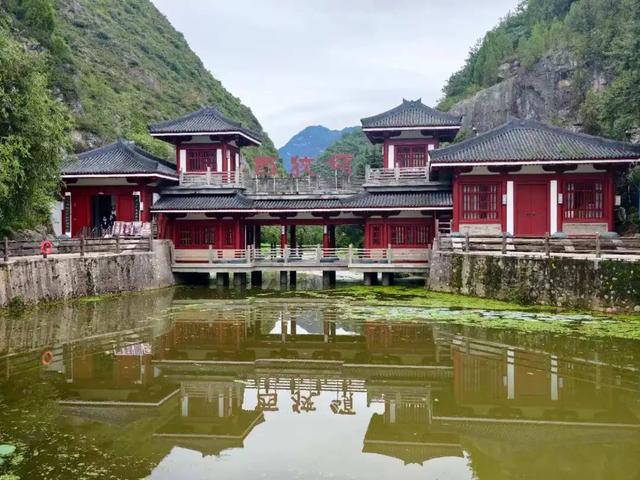 西狭秋韵：石刻无言，却与幽风诉千年
