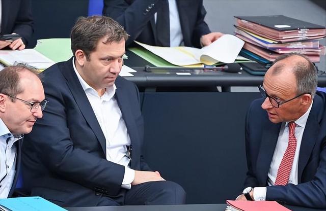 日本话音刚落，又一国介入台海，专机已经离华，要逼中国做3件事