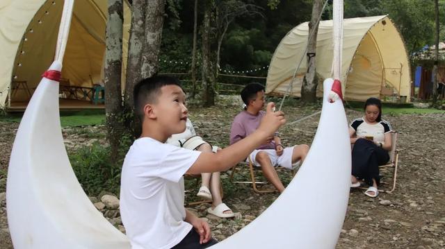 溪畔清凉引客来 绥阳观音岩成为夏日避暑的“宠儿”
