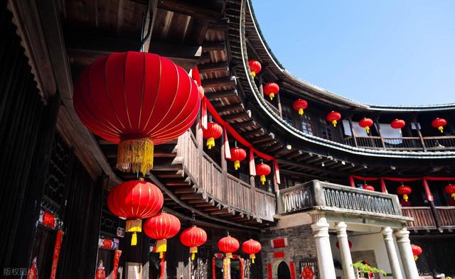 最适合春节旅行的6座小城，游人不多，年味十足，带着家人出发吧