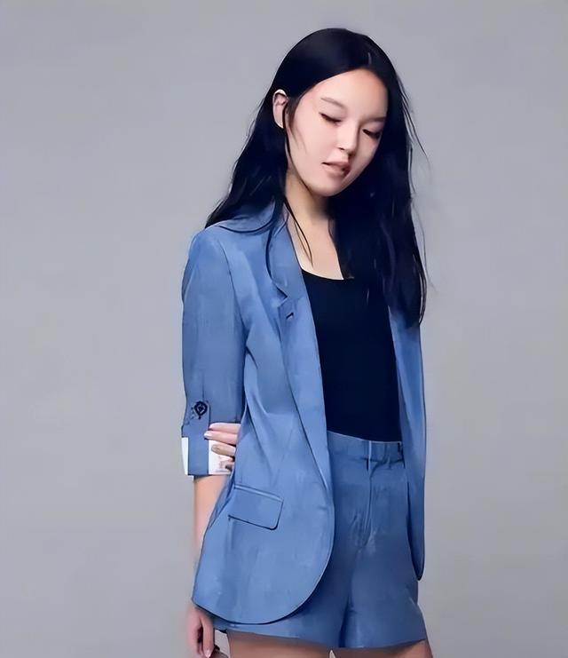 李咏也没想到，自己离世7年后，23岁的女儿就走上一条“不归路“