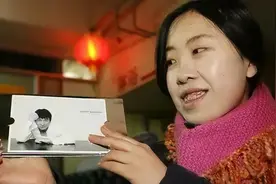 杨丽娟：曾狂追刘德华，卖房举债父亲跳海，如今46岁仍未婚当导购图片