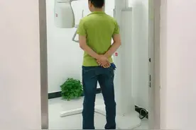 强占医务人员朋友圈，是权力的傲慢图片
