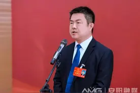 两会直通车丨“代表通道”：“拼”字当先 只争朝夕奔强市图片