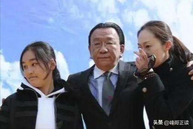 79岁侯耀华晚年凄凉！独居北京无保姆照料	，家里脏乱差环境寒酸