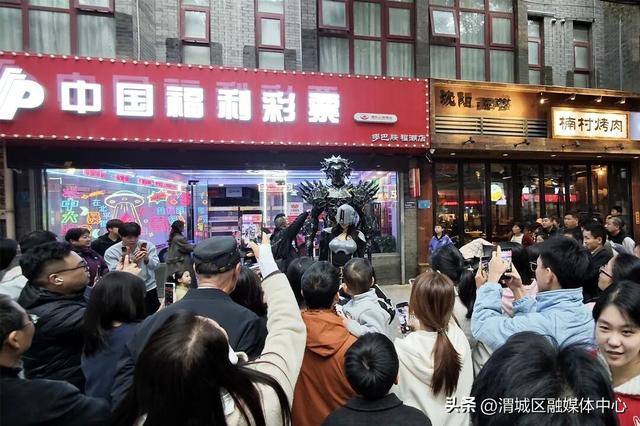 【青春遇见咸阳老街】青春潮“涌”千年街！咸阳老街这场文化盛宴，玩出古今碰撞新花样