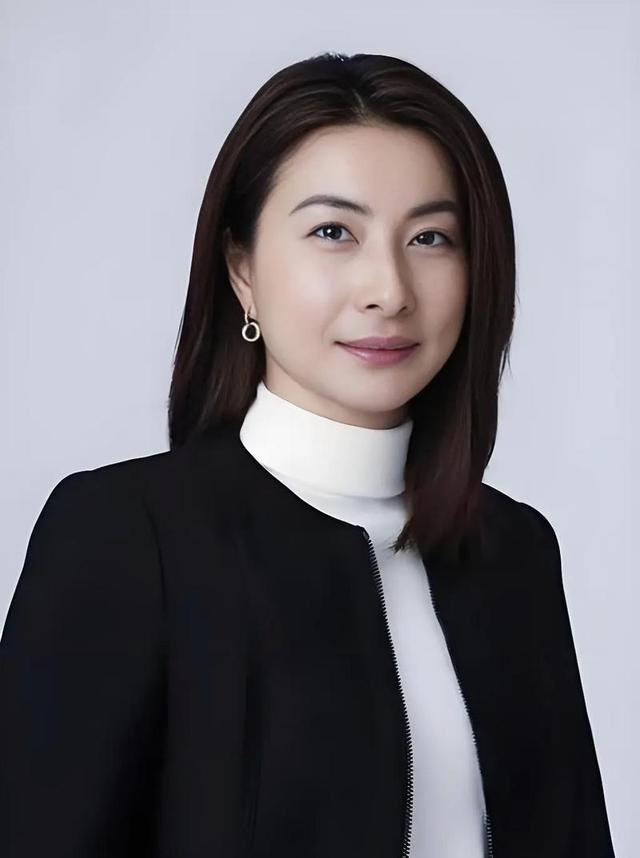 18岁全红婵步入大学生活，像郭晶晶一样，优秀女孩总有相似选择