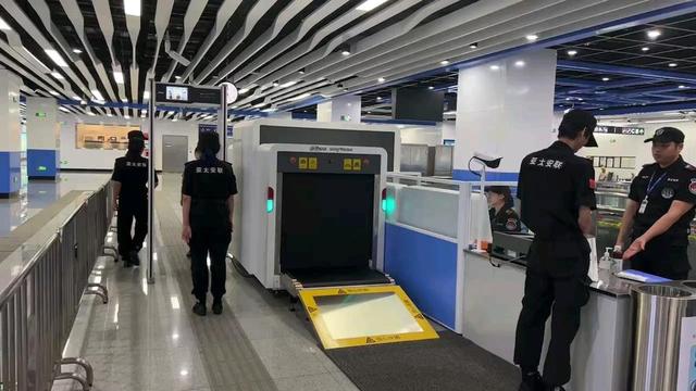 地铁女子打人被拘后续！女子面容曝光，警方回应，知情人透露原因