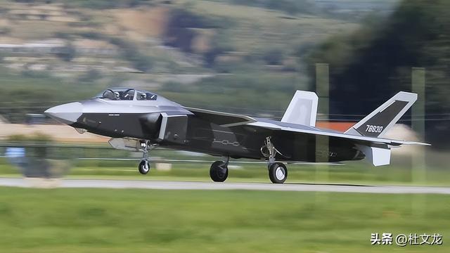 歼-20S解锁反舰技能！空军跨域发力，“双蓝”模式剑指海上目标