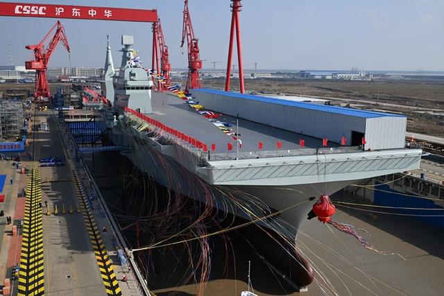 歼-15T在福建舰弹射细节公开