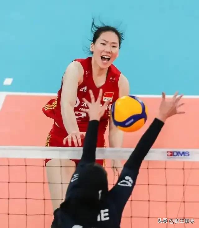 中国大学生女排夺大运会开门红