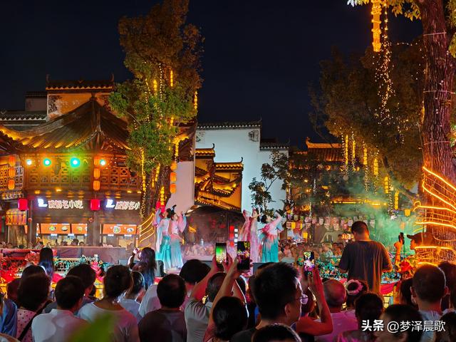 云梦夜未央：楚王城公园楚王天下大舞台、祥云湾灯火里的千年回响
