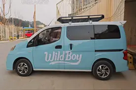 独特的横座+竖座放倒拼床旅行车，日产尼桑NV200改装露营车自驾游图片