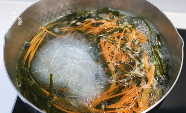 最简单的家常菜	，一煮一拌就上桌，开胃解腻，实惠又好吃