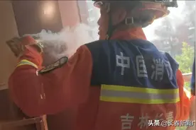 居民阳台被蝙蝠“霸占”长春消防员巧施烟熏驱离放生图片