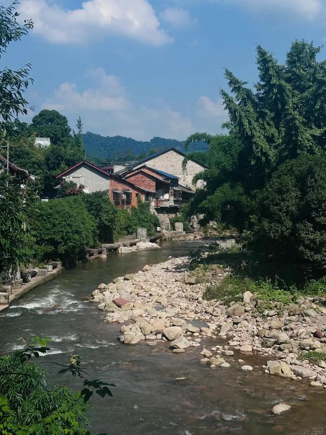 成都自驾一日游,千年古镇+国保石塔+多彩小镇,这冷门线路值得玩