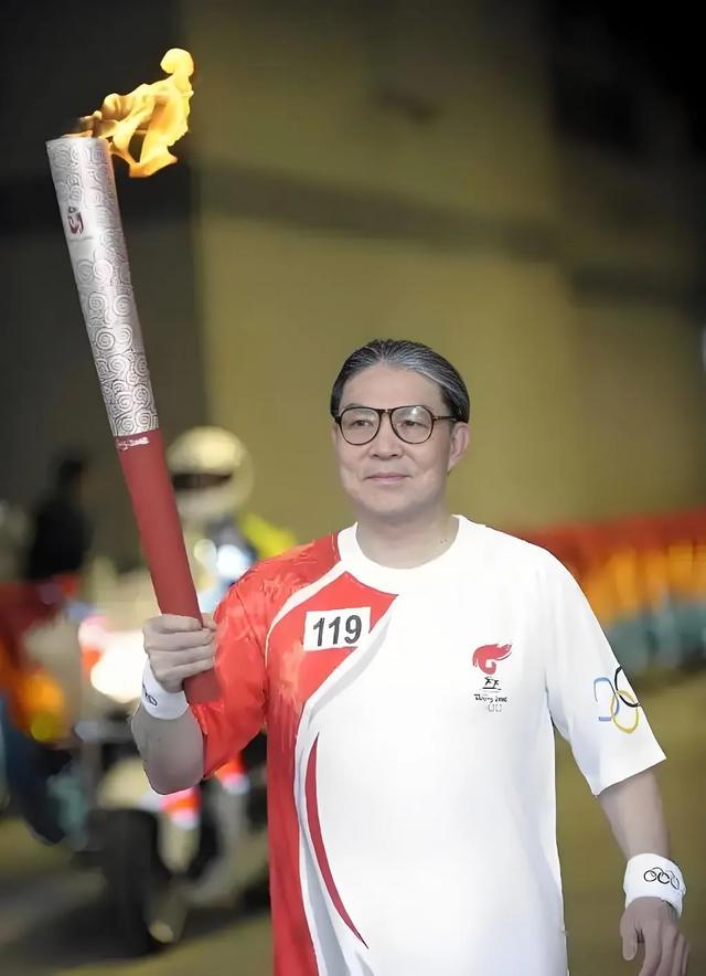 郭晶晶也没想到，79岁公公霍震霆再破天花板，让整个豪门圈沉默了