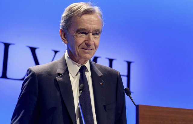 26年“挚友	”变诈骗犯！出庭两周离奇撞火车	，82岁富豪被坑到破产