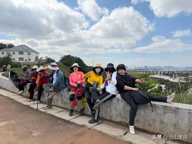 随走呈贡大学城,逛梁王湖、转小土林,感受多彩的秋冬世界,休闲