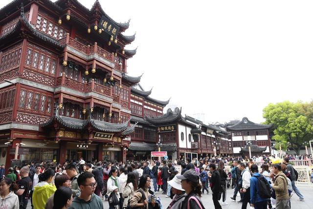 文旅产业严重过剩，复制粘贴的古镇还能骗我们多久？