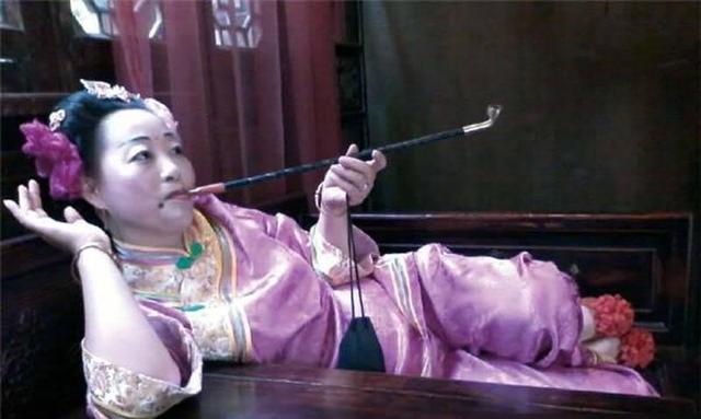 看了鸨鸟怎么交配，才知道古代青楼的老板娘，为何叫“老鸨”！