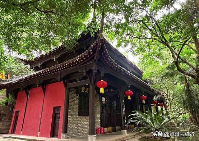 成都周边可乘凉的寺庙，占据绝对优势，25度左右的夏天，不要门票