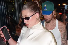 海莉·比伯挺孕肚上杂志，肚大如罗四肢纤细，分享维持身材的方法图片