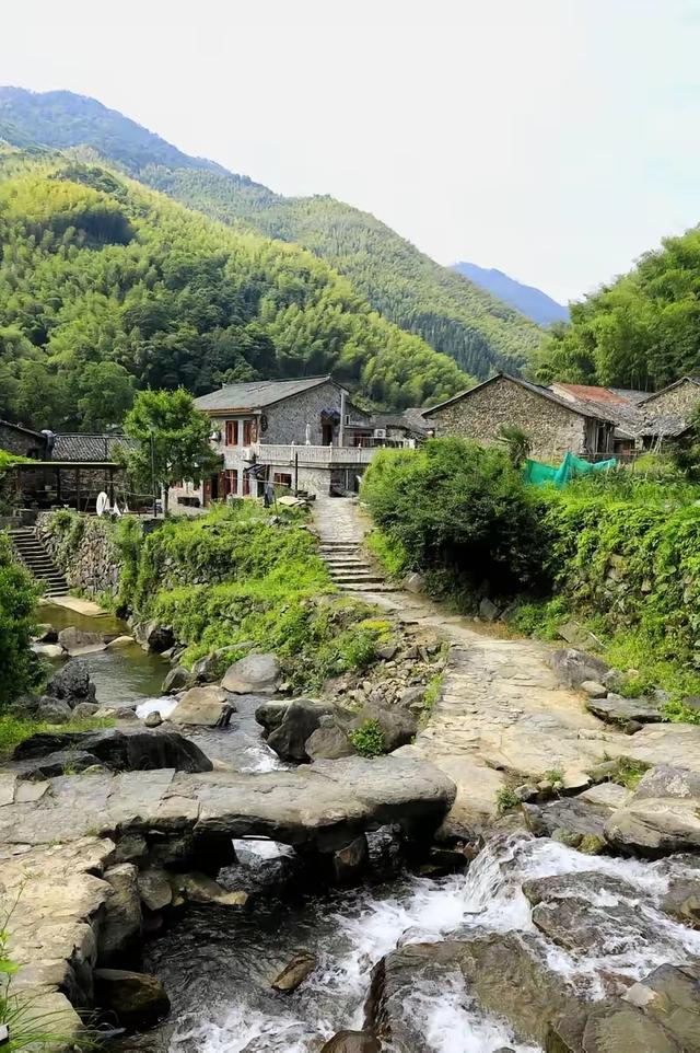 岩下石村：时光磊起的水墨长卷