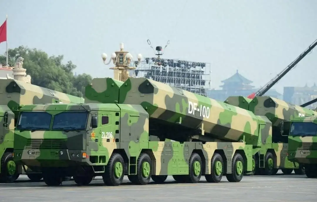 解放军再次官宣东风-100发射画面