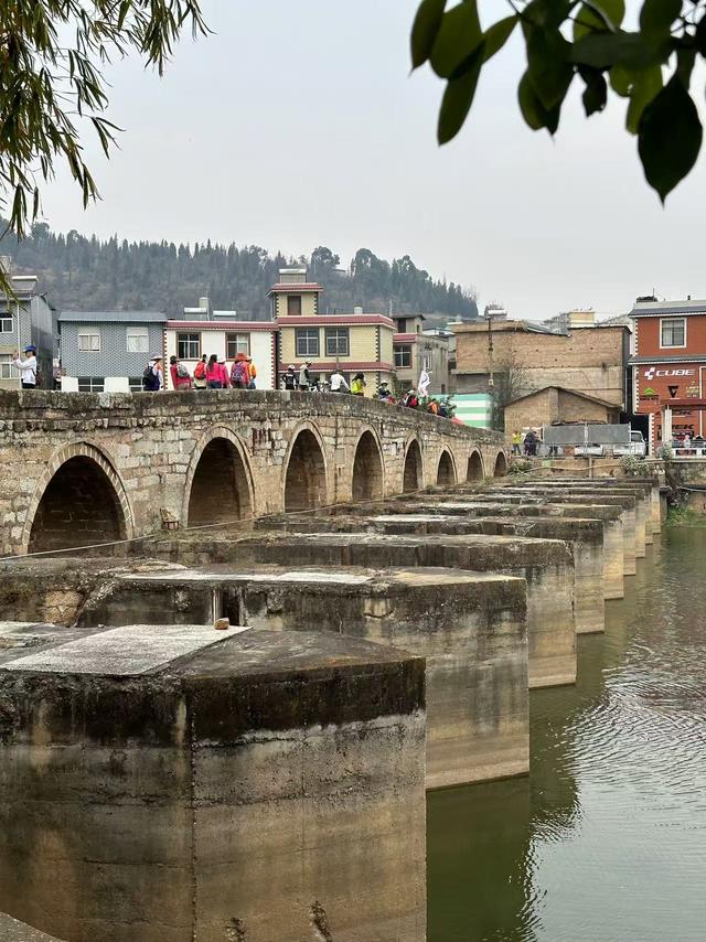 别只盯着都江堰！昆明藏了座“湖天锁钥”，200年古闸，晚霞鸥飞