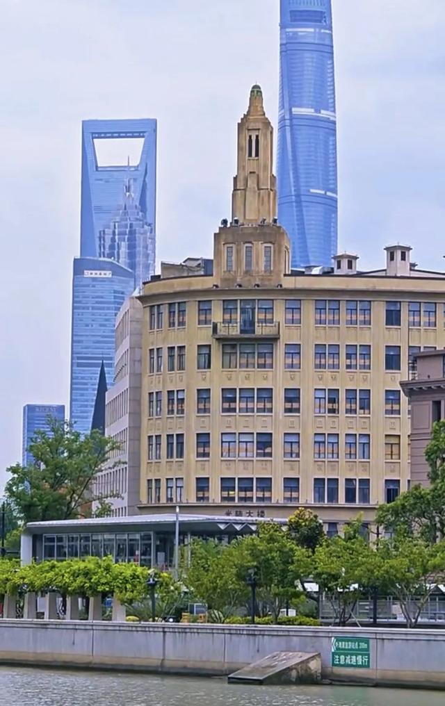 来上海就不可错过苏州河，这里的风景极具大上海味道，来看看！