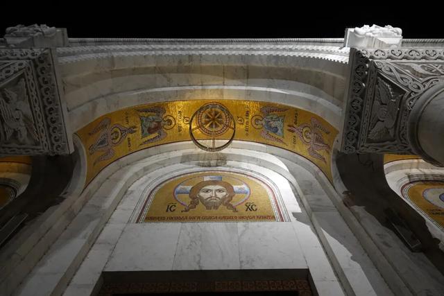 塞尔维亚，老贝城的圣萨瓦大教堂，马赛克壁画把金色用到极致典雅