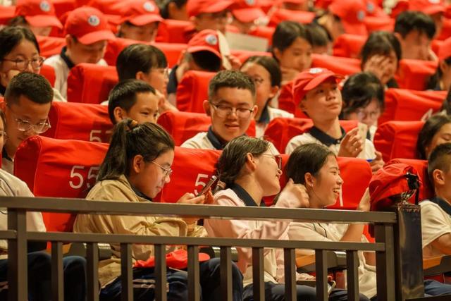家长问爆了：「月映武夷」凭什么成暑假“必修课”？