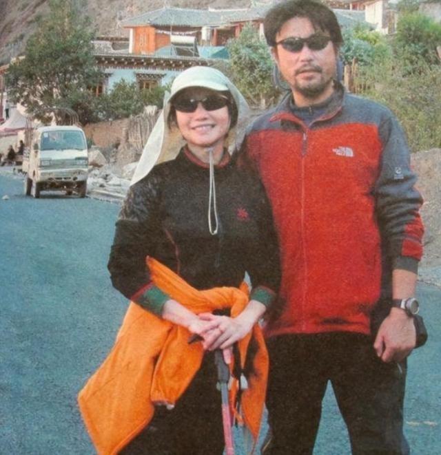 64岁徐俐晒北京小院	，和二婚丈夫住农村平房，院子大得能跑步