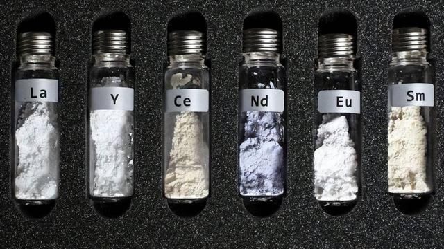 不给磁铁就对中国加税200%？特朗普看似又发癫，美国军工撑不住了
