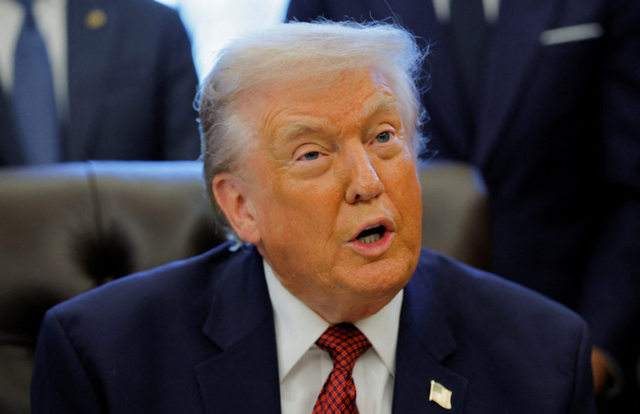 高市早苗被特朗普训了一顿，日本人不敢想象	，要独自面对中国怒火