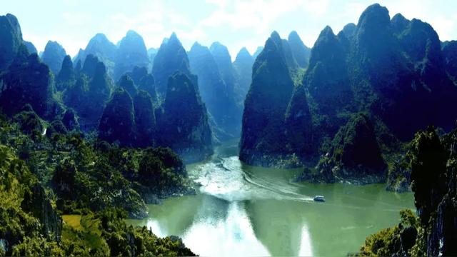 贵州山水甲天下春节贵州火出圈