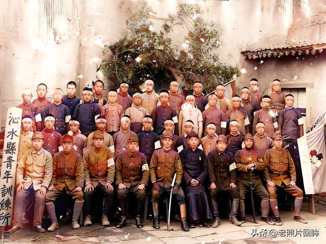 1942年，日本摄影师镜头里的山西沁水县，看看真实的汉奸嘴脸