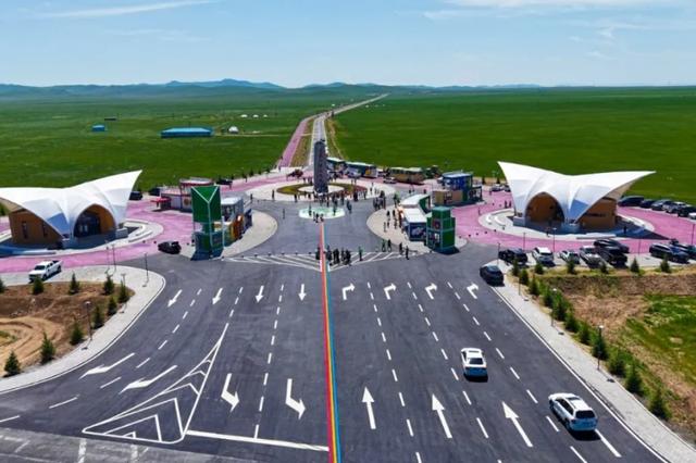 中国草原最大公路石碑亮相西乌珠穆沁草原