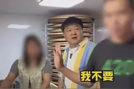 演员洪剑涛杭州喝茶，店员要价100元一杯且态度恶劣，市民热线称可投诉，商家已发文致歉图片
