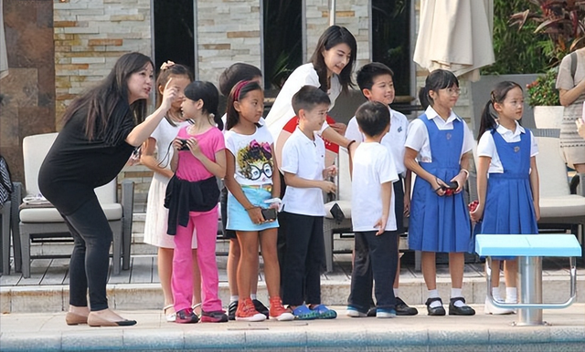 摊牌了！结婚13年，郭晶晶再次迎来喜讯，原来霍震霆当年没说错