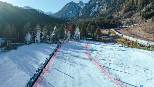 从“上班”到“上板”：“滑”式过冬在阿坝，引领冬游新热潮