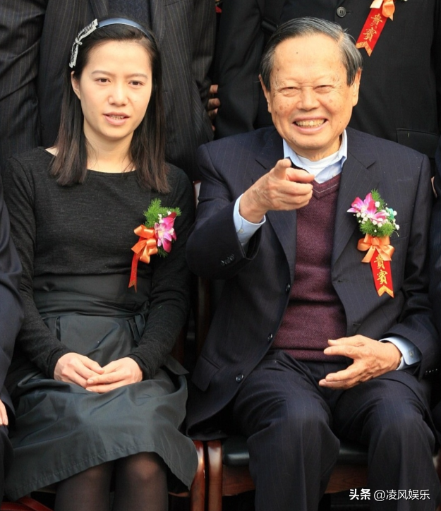杨振宁的第一任妻子，18岁的杜致礼有多美？这张照片给出答案！