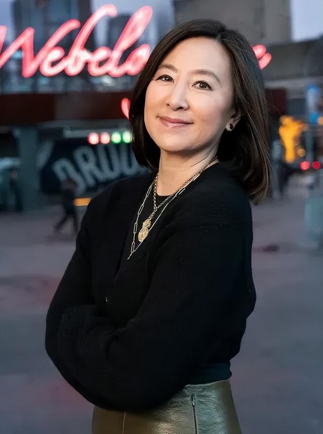 蔡崇信夫妇官宣友好离婚：有一种婚姻，叫“顶峰相见，顶峰告别”