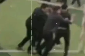 校长用烧饼砸脸侮辱后续！学生当场暴打校长，知情人透露学生现状图片